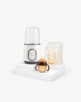 Kit Mamadeira Pronta Arkemis com aquecedor 8 em 1, mamadeira Tetaninho de 150 mL e conjunto de 30 sacos de armazenamento de leite materno de 250 mL.