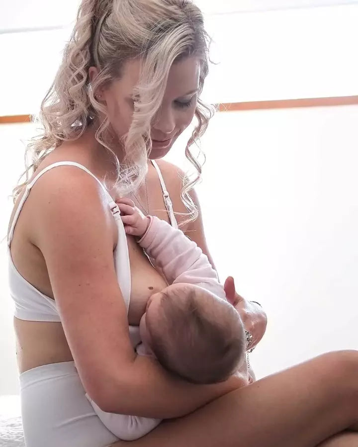Kit com Três Sutiãs de Amamentação